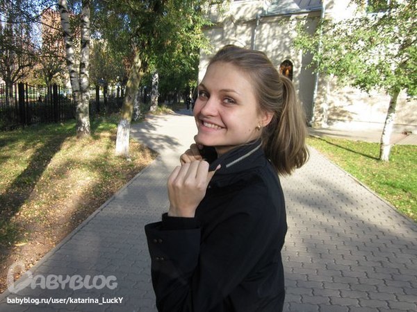 Фото волосатые лобки под юбкой