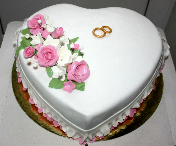 Торт 3 желания. Торт на свадьбу одноярусный. Небольшой свадебный торт одноярусный. Свадебный торт одноярусный. Красивые торты одноярусные.