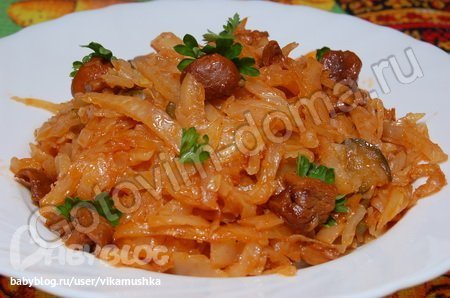 Сборная мясная солянка с капустой, грибами и картошкой