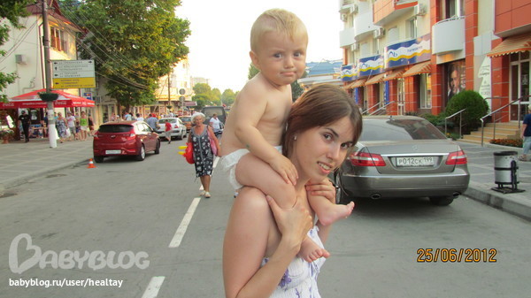 Ну вот нам и годик! :))