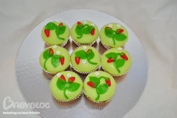 Маша - аппликация + капкейки