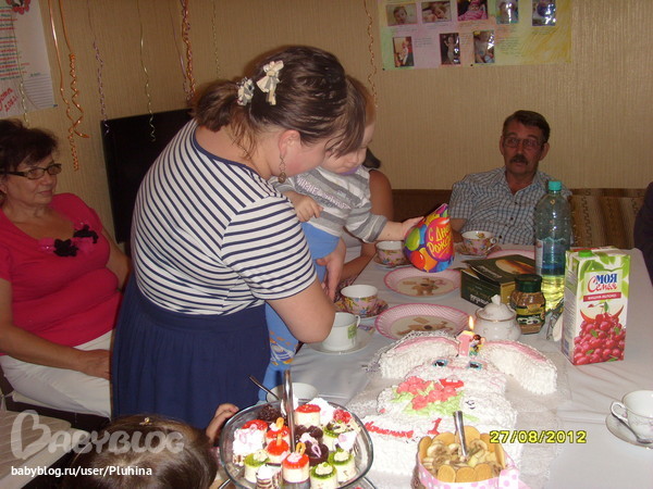 Фото отчет первого дня рождения и крестин!