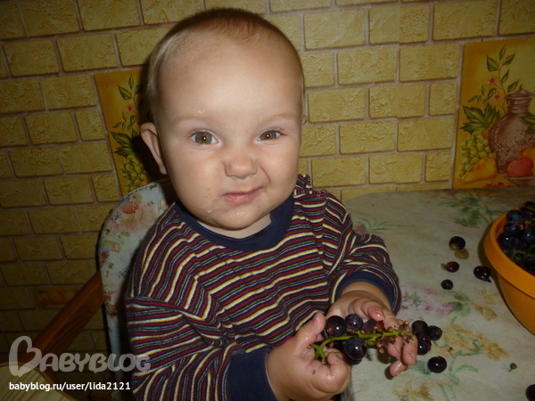 так наша Даша показывает ежика