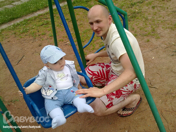 Ребёнок рвётся в социум. Много фотодоказательств.
