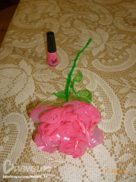 Роза из пластиковой бутылки.