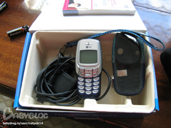 Телефон LG W3000