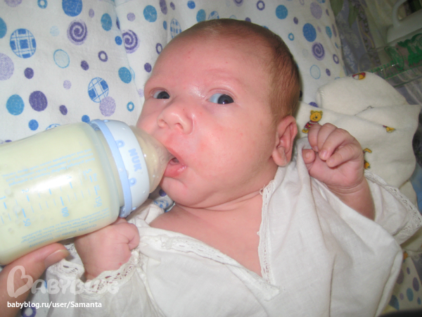 Симптомы аллергии на коровье молоко у грудничка. Аллергия на смесь у грудничка. Реакция на смесь у грудничка. Аллергич ра смесь для новорожденных. Высыпания на смесь новорожденный.