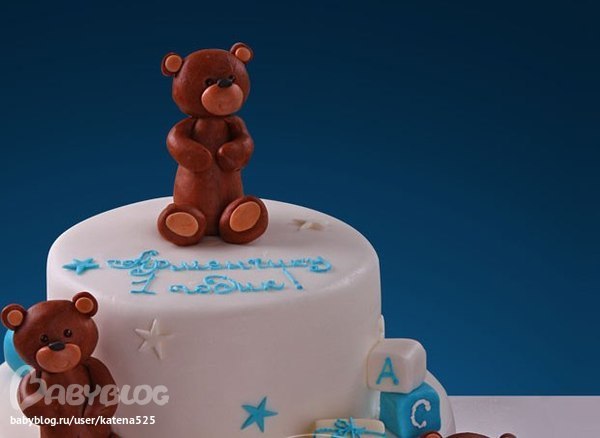 Надпись на тортике из мастики
