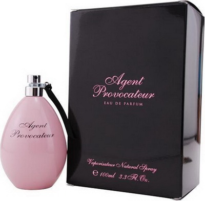 Agent Provocateur for women 100ml.      Яркий, насыщенный, женский аромат Agent Provocateur предназначен для женщины, цель которой – обольщение и власть. Она избегает давления, исключает обязательства. Она соблазняет и очаровывает, совращает и провоцирует на безумства. Для нее создана эта чувственно-пряная ароматная композиция. Экзотический цветочный букет из нот египетского жасмина и магнолии прекрасно гармонирует с пряными нотами шафрана, кориандра, янтаря и мускуса. 