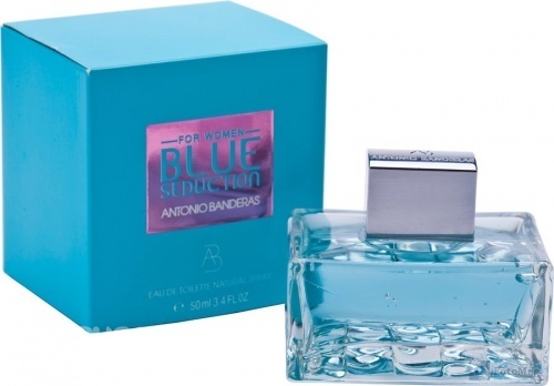 Antonio Banderas "Blue seduction" for women 100ml           Раскрыв мужские тайны соблазнения, Antonio Banderas переходит к женским секретам, рассказывая их в новом аромате Seduction For Women. Искусство флирта, которым владеет каждая женщина, начинается с увлекательной игры сладких десертных нот, пикантных восточных оттенков и терпкой капли малинового ликера. Свежесть фиалковых листьев и захватывающее звучание жасмина и розы отождествляют силу женской красоты, которая сравнима с водной стихией. Она так же опасна и непредсказуема, и знает, что все в ее власти… Композиция: бергамот, листья фиалки, груша, дыня, гардения, пион, ландыш, болгарская роза, жасмин, малина, бензойная смола, пачули и мускус.