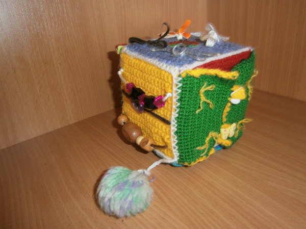 Наш кубик-развивашка.