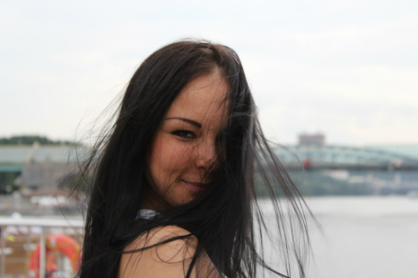 А вот еще мои фоточки (с Сашиного ДР), уже без татушки :)