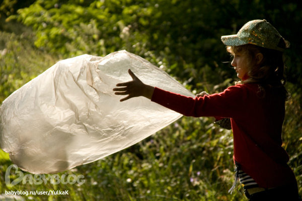 Как ловить ветер. Рыбалка на спиннинг в сильный ветер. Поплавок для рыбалки в ветер. Сильный ветер на рыбалке. Влияние давления на клев.