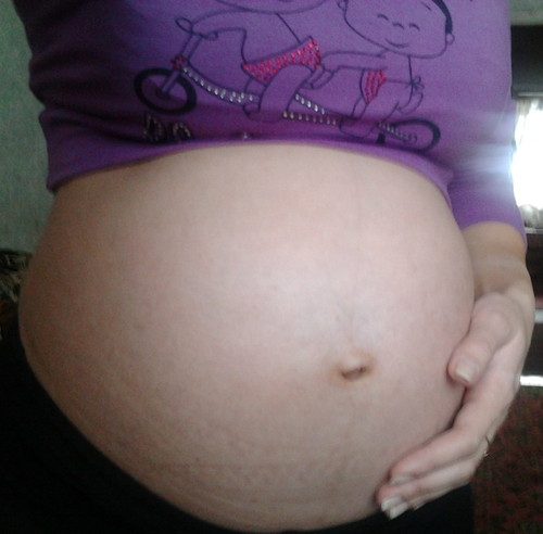 25 неделя 2023. Живот на 25 неделе беременности. 25 Неделя беременности фото. Живот беременной на 25 неделе. 25 Недель фото живота.